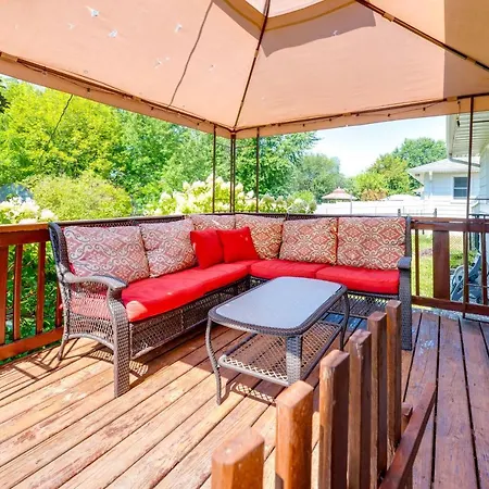 Pet-Friendly Waterloo Abode With Deck! Villa